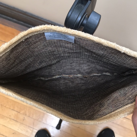 International rugs Persian rug style purse with tassels - Picture 5 of 9